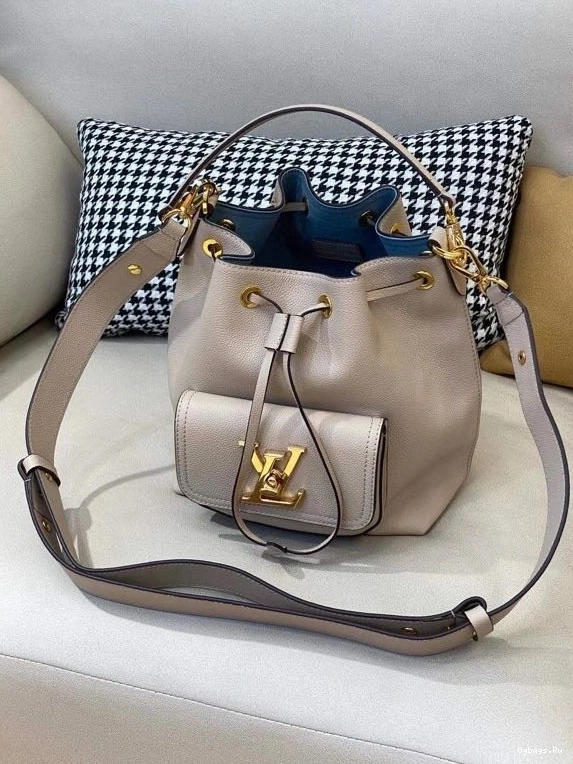 BUCKET LOCKME LOUIS VUITTON 1218